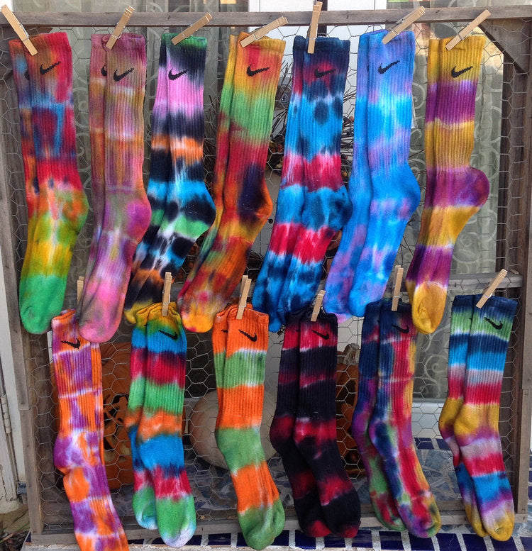 Funky Groovy Tie Dye Kit (Trilingual: En/Fr/Sp)